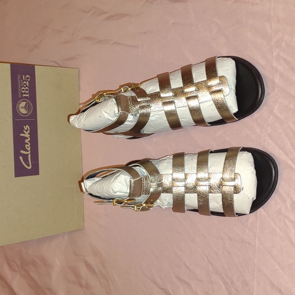 CLARKS ๐ฃManilla Parham Gold Metallic footwear - Picture 7 of 13